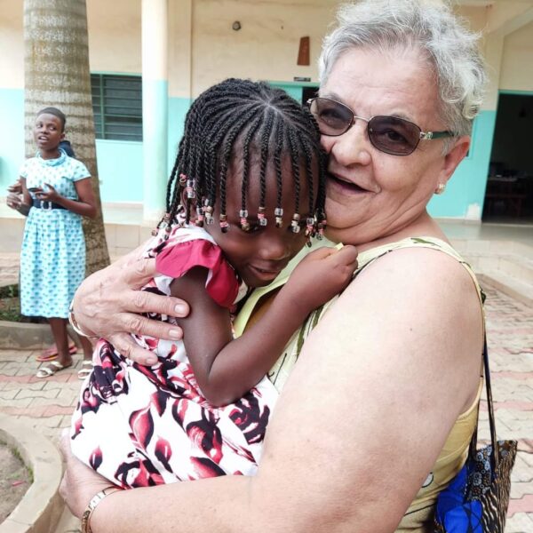 Čestitka kumi Mari od djece iz Afrike